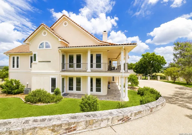 Photo 1 of Single family home for sale at 107 Deerwood Dr, Kerrville, TX 78028 | MLS# 1993686 | Listing updated on 2026-08-16