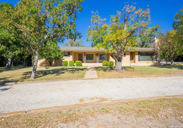 Homes for sale in Kerrville, TX | 133 Royal Oaks, Kerrville, TX 78028 | MLS# 1993709