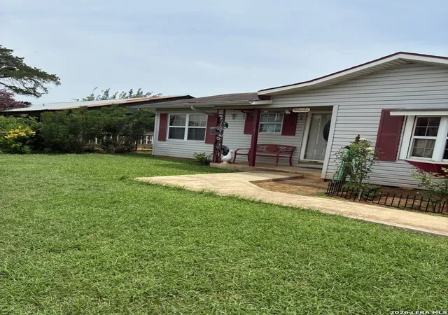 Photo 4 of Single family home for sale at 323 E White St, Dilley, TX 78017 | MLS# 1993711 | Listing updated on 2026-09-08