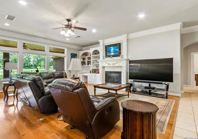 3rd image of 23 Melbourne Ct, Montgomery, TX 77356 | MLS# 1993734