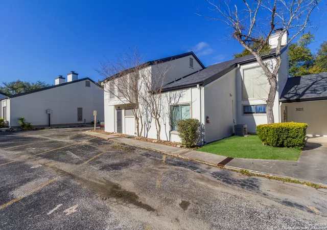 3rd image of 1101 Parkview Dr #B15, Canyon Lake, TX 78133 | MLS# 1993743