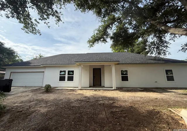 Photo 3 of Single family home for sale at 421 Faircrest Dr, Windcrest, TX 78239 | MLS# 1993758 | Listing updated on 2026-07-01