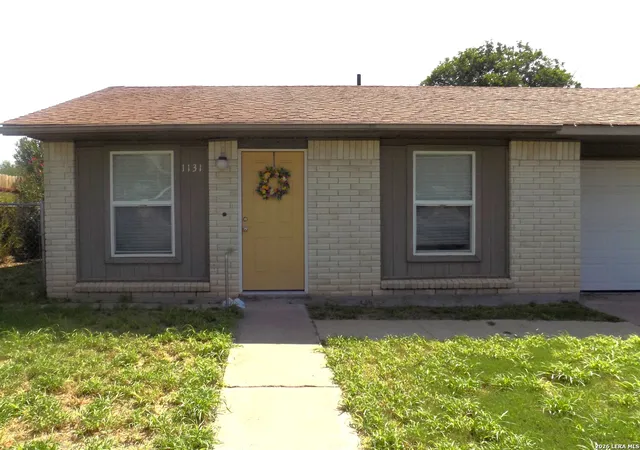 Photo 3 of Sale Pending at 1131 Kiriaka Dr, Eagle Pass, TX 78852 | MLS# 1993792 | Listing updated on 2026-07-31