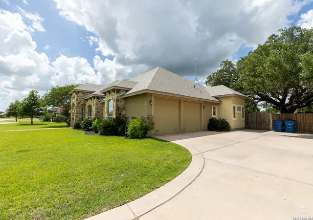 Homes for sale in Pleasanton, TX | 1640 Camden Ln, Pleasanton, TX 78064 | MLS# 1993810