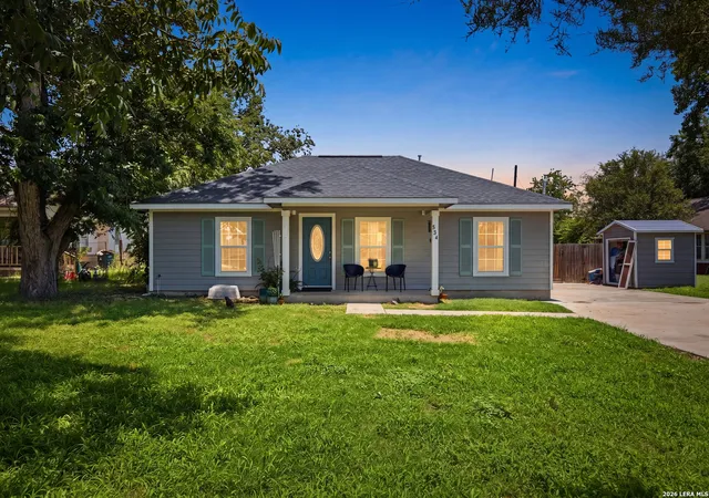 Homes for sale in Luling, TX | 554 W Austin, Luling, TX 78648 | MLS# 1993814