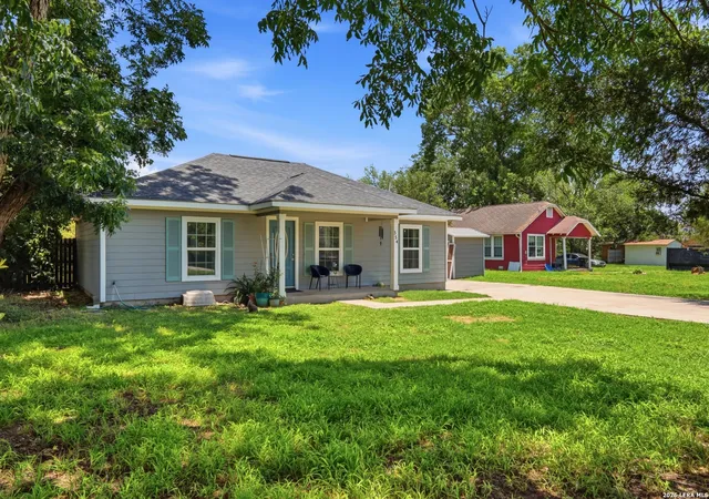Homes for sale in Luling, TX | 554 W Austin, Luling, TX 78648 | MLS# 1993814