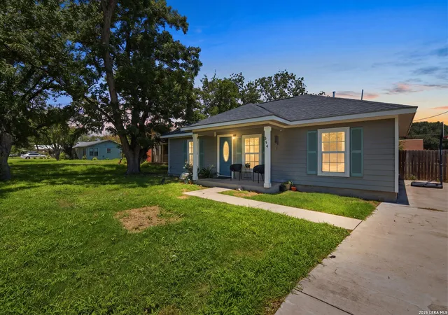 Homes for sale in Luling, TX | 554 W Austin, Luling, TX 78648 | MLS# 1993814
