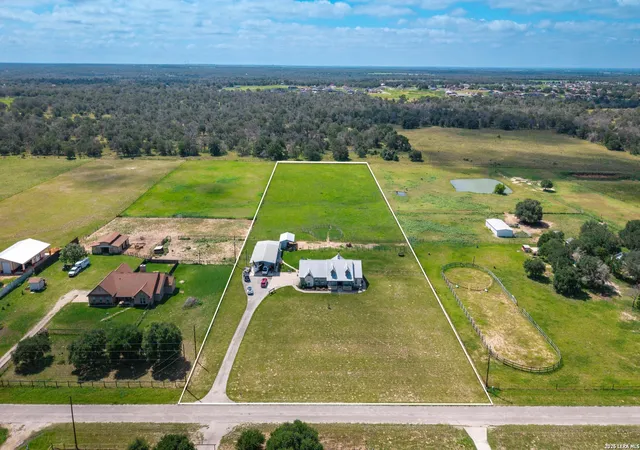 Photo 2 of Single family home for sale at 247 S Palo Alto, Floresville, TX 78114 | MLS# 1993838 | Listing updated on 2026-08-03