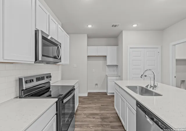 Photo 4 of Sale Pending at 9958 Chavaneaux Lndg, San Antonio, TX 78221 | MLS# 1993874 | Listing updated on 2026-09-16