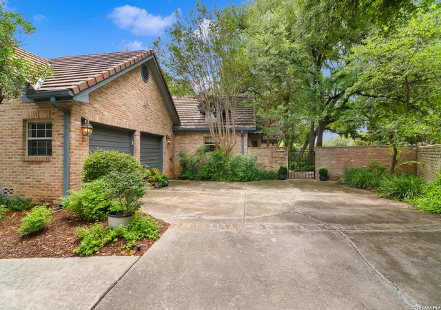 Photo 3 of Single family home for sale at 6 Plum Ln, San Antonio, TX 78218 | MLS# 1993897 | Listing updated on 2026-08-12