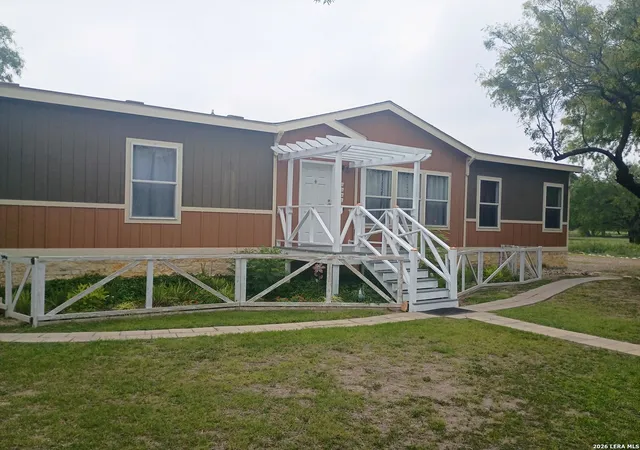 Homes for sale in Brackettville, TX | 1282 Fort Clark Rd, Brackettville, TX 78832 | MLS# 1993918