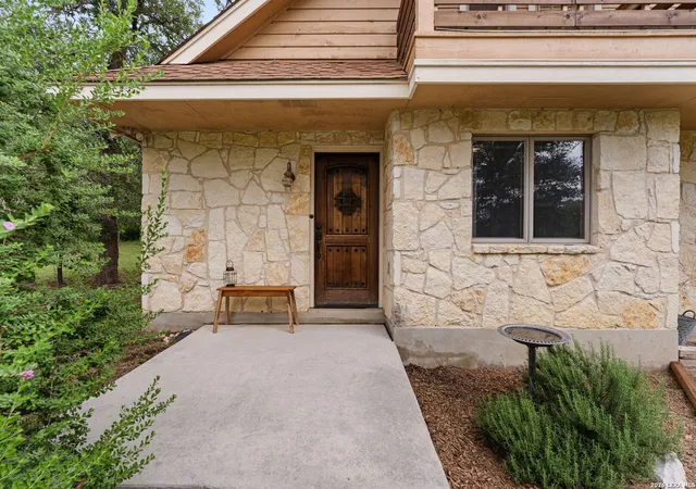 Homes for sale in La Vernia, TX | 208 Oak Bend Dr, La Vernia, TX 78121 | MLS# 1993941
