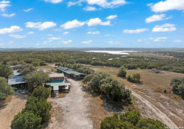 Photo 2 of Single family home for sale at 901 Cedar Rise Dr, Canyon Lake, TX 78133 | MLS# 1994016 | Listing updated on 2026-07-03