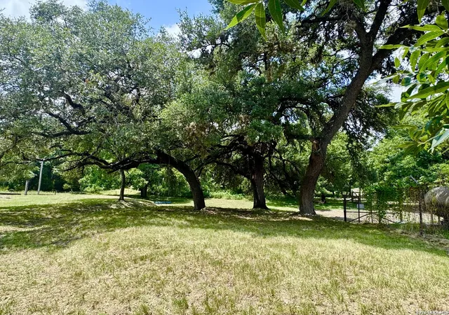3rd image of 359 Bud Danner Dr, Leakey, TX 78873 | MLS# 1994072