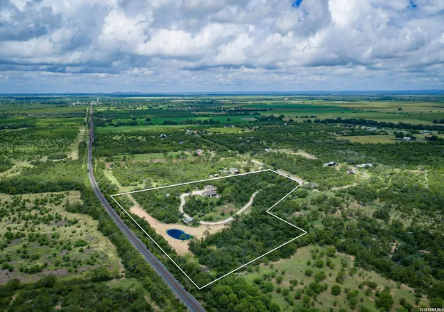 25th image of 714 Veterans Dr, Sabinal, TX 78881 | MLS# 1994150