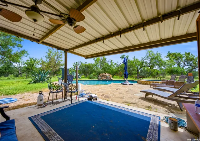 3rd image of 714 Veterans Dr, Sabinal, TX 78881 | MLS# 1994150