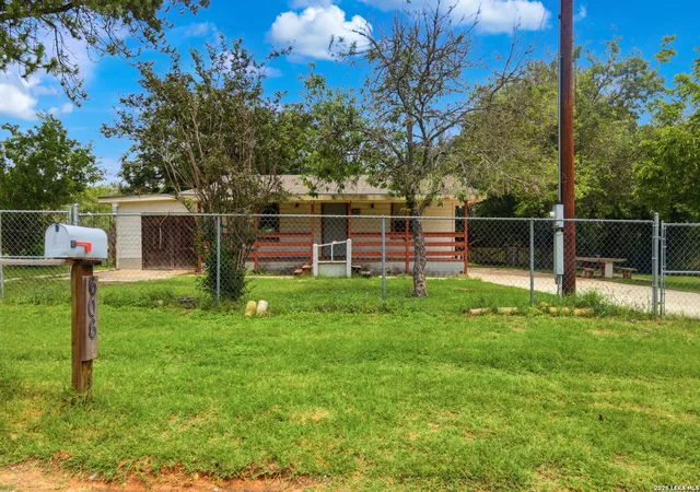 Homes for sale in Poteet, TX | 606 Viewpoint Dr, Poteet, TX 78065 | MLS# 1994154