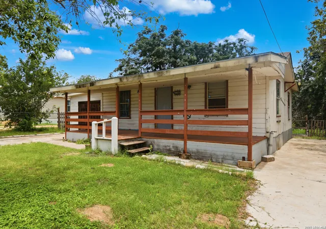 Homes for sale in Poteet, TX | 606 Viewpoint Dr, Poteet, TX 78065 | MLS# 1994154
