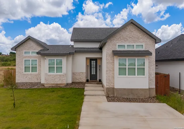 1st image of 709 Encinal Dr, Eagle Pass, TX 78852 | MLS# 1994158