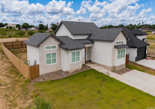 3rd image of 709 Encinal Dr, Eagle Pass, TX 78852 | MLS# 1994158