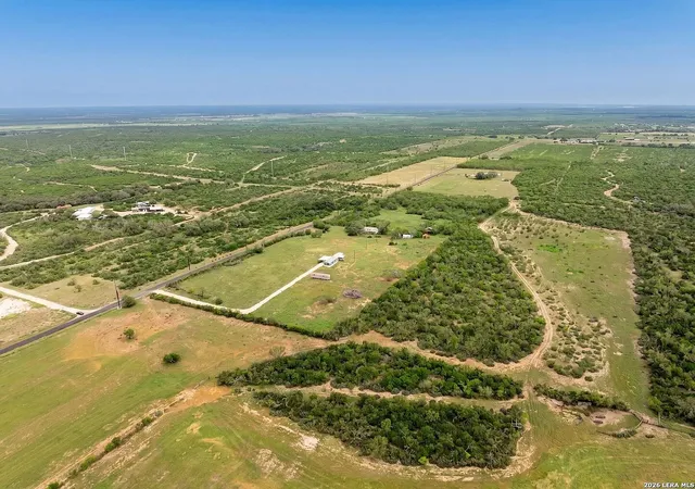 Homes for sale in Devine, TX | 2759 County Road 467, Devine, TX 78016 | MLS# 1994181