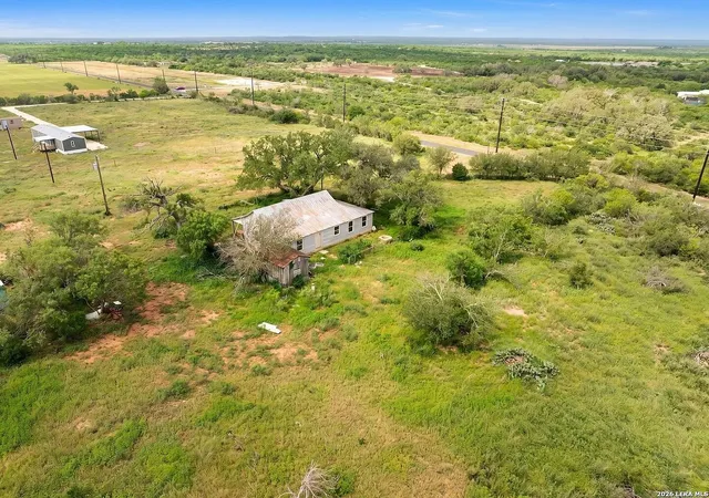Homes for sale in Devine, TX | 2759 County Road 467, Devine, TX 78016 | MLS# 1994181