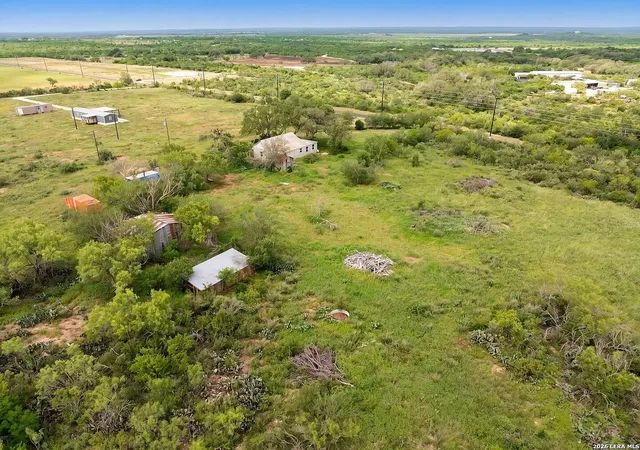 Homes for sale in Devine, TX | 2759 County Road 467, Devine, TX 78016 | MLS# 1994181