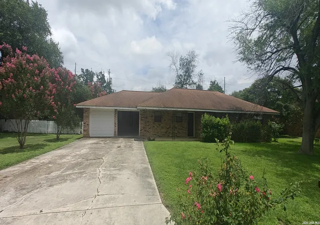 1st image of 807 Elizabeth, Seguin, TX 78155 | MLS# 1994184