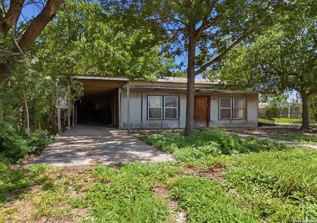 1st image of 312 E Brazos St, Uvalde, TX 78801 | MLS# 1994203