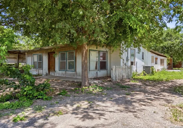 2nd image of 312 E Brazos St, Uvalde, TX 78801 | MLS# 1994203