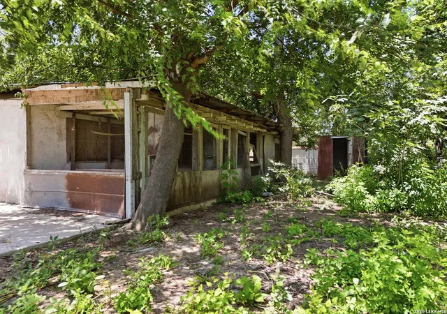 3rd image of 312 E Brazos St, Uvalde, TX 78801 | MLS# 1994203