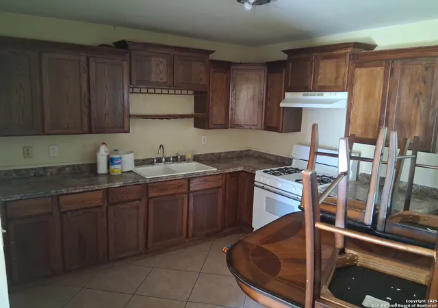 Photo 2 of Sale Pending at 7331 Glen Mnr, San Antonio, TX 78239 | MLS# 1994205 | Listing updated on 2026-08-16