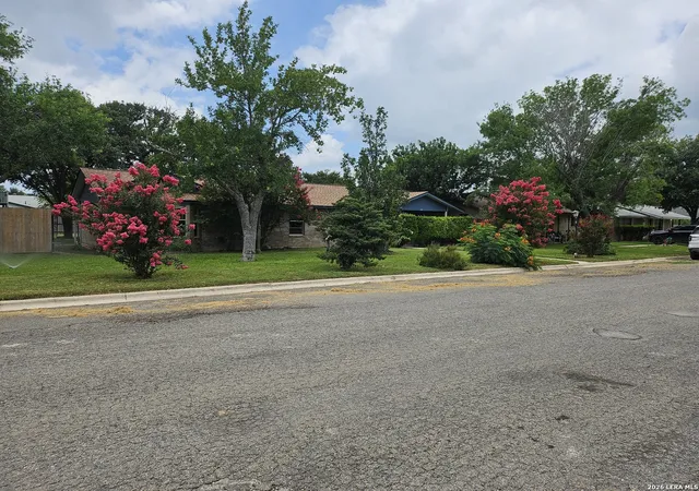 1st image of 429 Moonwind Dr, Uvalde, TX 78801 | MLS# 1994222
