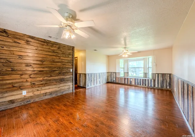 4th image of 429 Moonwind Dr, Uvalde, TX 78801 | MLS# 1994222