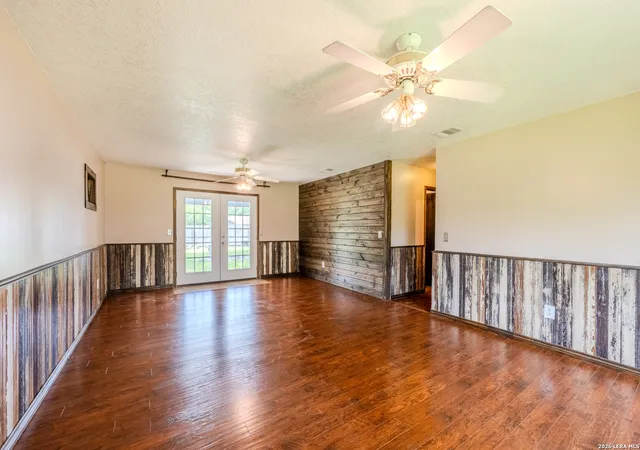 5th image of 429 Moonwind Dr, Uvalde, TX 78801 | MLS# 1994222
