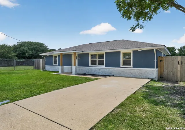 3rd image of 111 Fawn Run, Kerrville, TX 78028 | MLS# 1994247