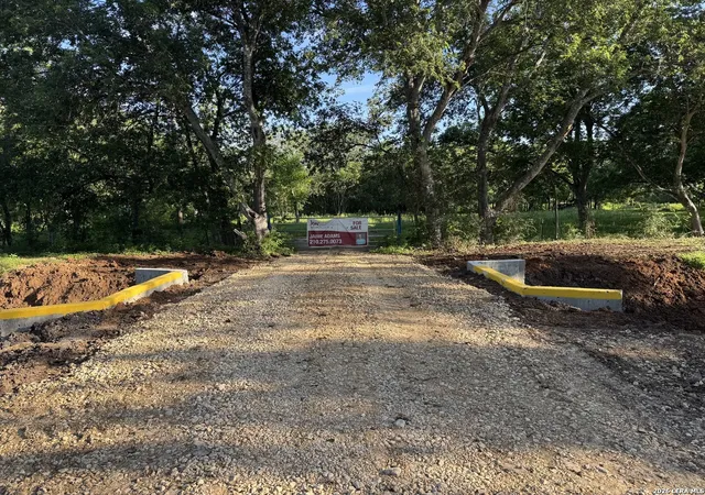 2nd image of 304 County Road 6611, Devine, TX 78016 | MLS# 1994287