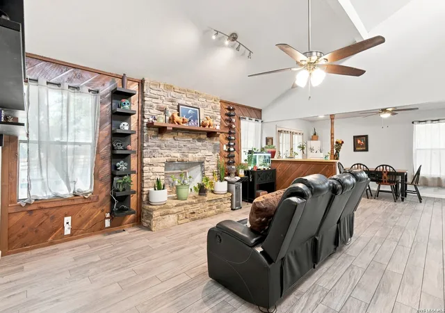 Photo 3 of Single family home for sale at 410 Susie Dr, Canyon Lake, TX 78133 | MLS# 1994324 | Listing updated on 2026-09-15