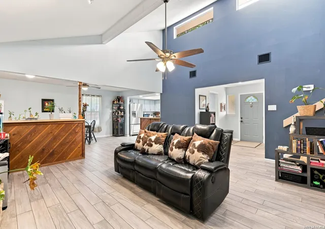 Photo 4 of Single family home for sale at 410 Susie Dr, Canyon Lake, TX 78133 | MLS# 1994324 | Listing updated on 2026-09-15