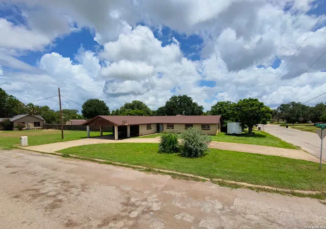 1st image of 717 E Brazos, Pearsall, TX 78061 | MLS# 1994411