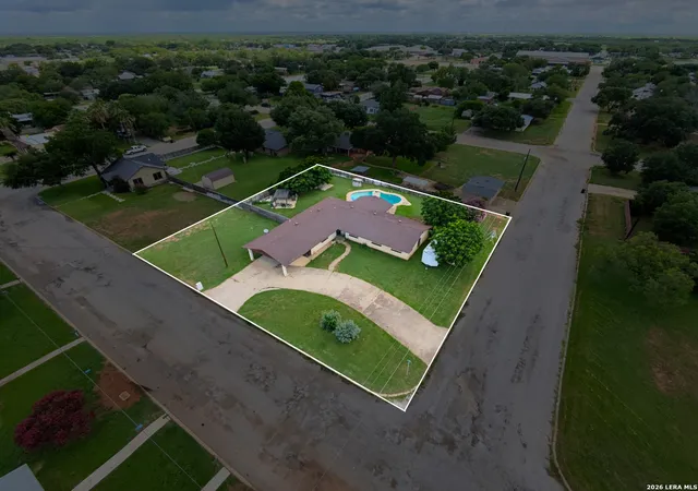 31st image of 717 E Brazos, Pearsall, TX 78061 | MLS# 1994411