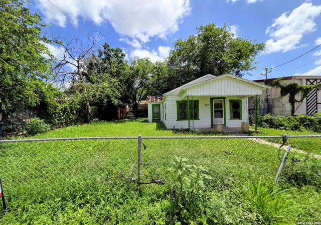 5th image of 310 E Lachapelle, San Antonio, TX 78204 | MLS# 1994417