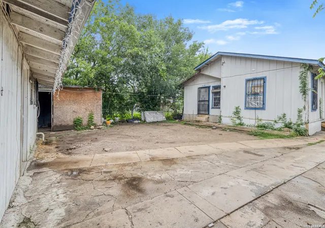Photo 3 of Single family home for sale at 210 Tedder St, San Antonio, TX 78211 | MLS# 1994441 | Listing updated on 2026-07-04