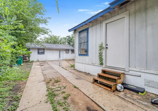 Photo 4 of Single family home for sale at 210 Tedder St, San Antonio, TX 78211 | MLS# 1994441 | Listing updated on 2026-07-04