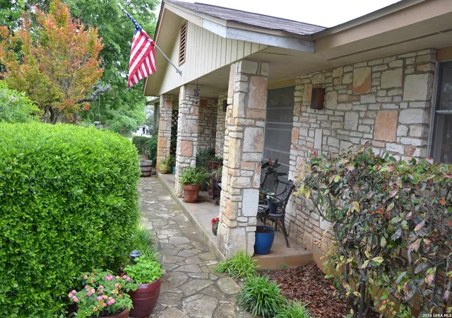 Photo 2 of Single family home for sale at 11 Coughran Rd, Boerne, TX 78006 | MLS# 1994489 | Listing updated on 2026-07-05