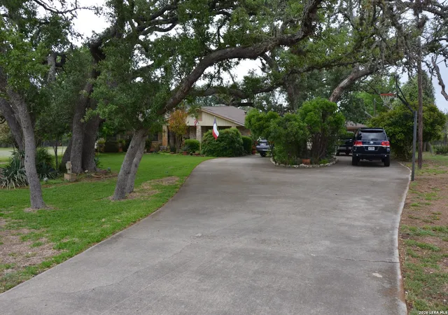 Photo 3 of Single family home for sale at 11 Coughran Rd, Boerne, TX 78006 | MLS# 1994489 | Listing updated on 2026-07-05