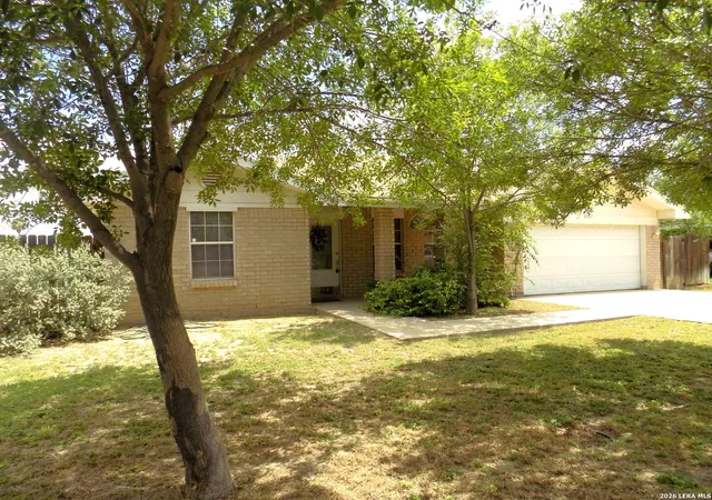 2nd image of 2339 Royal Park Dr, Eagle Pass, TX 78852 | MLS# 1994502