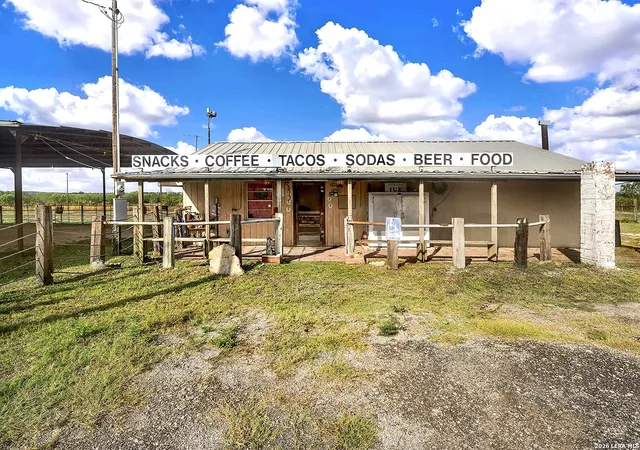 4th image of 8809 Fm 791, Falls City, TX 78113 | MLS# 1994511