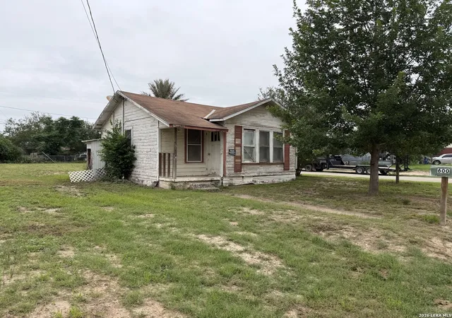 Homes for sale in Devine, TX | 600 Crouch Ave, Devine, TX 78016 | MLS# 1994518