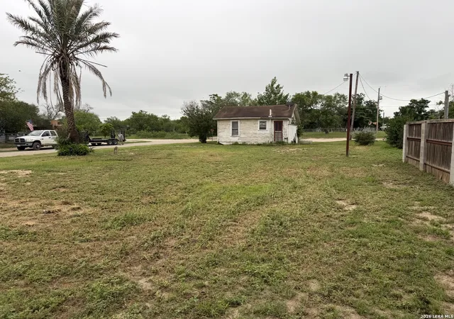 Homes for sale in Devine, TX | 600 Crouch Ave, Devine, TX 78016 | MLS# 1994518